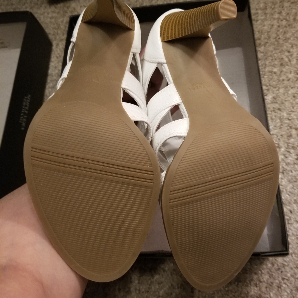 Vera Wang Heels - Picture 3 of 4